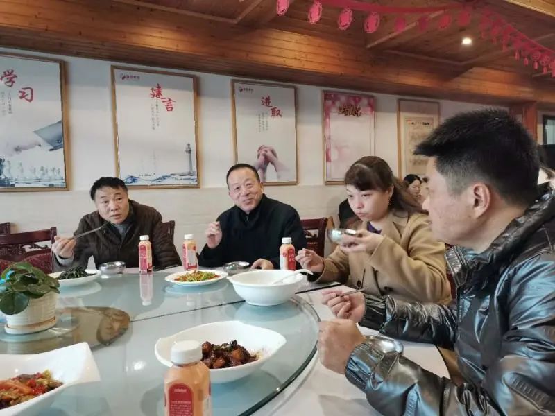 美味佳肴迎新春 z6com·尊龙凯时家人乐融融